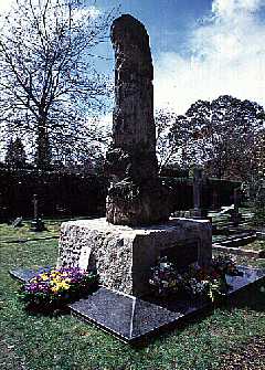 photo of Alfred Russel Wallace's gravesite in Dorset, U.K., after restoration