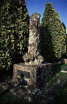 photo of Alfred Russel Wallace's gravesite in Dorset, U.K., before restoration