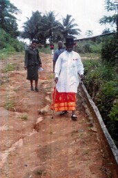 Walking along the slave route to the Blue River from Ahia Nwaebule